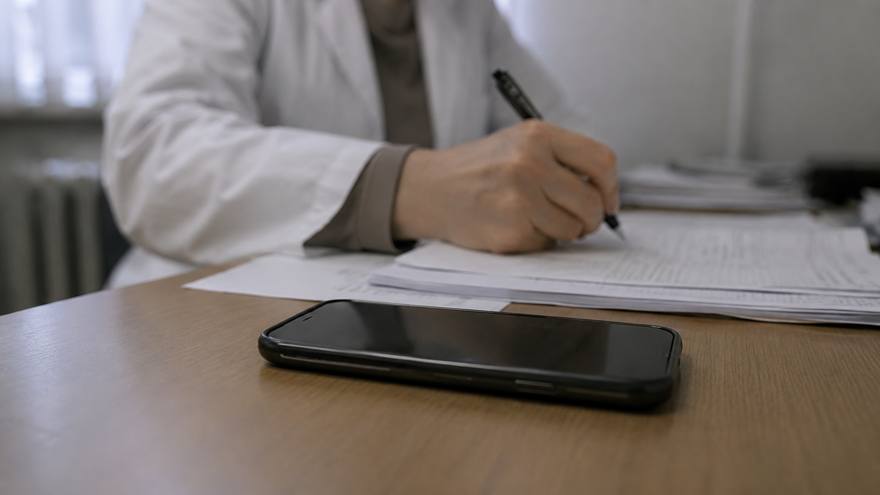 План 03. Рука, бумаги, телефон. Фаза 1